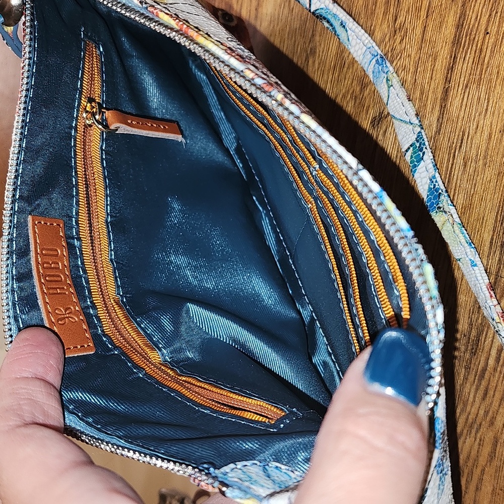 HOBO White Bag with Colorful Strap - Picture 4 of 6